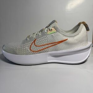 NIKE Interact Run women's running shoes 
US women’s size 9